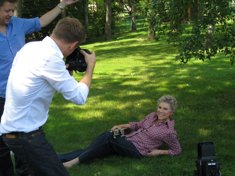 Bryan Adams photographing Anne