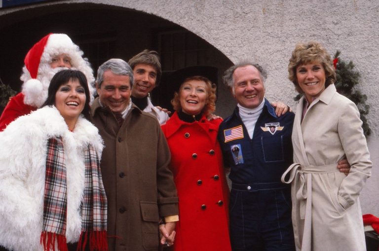 Anne on the set of Perry Como’s Christmas in New Mexico with Joyce DeWitt, Perry Como, Greer Garson, and the hot air balloon pilot
