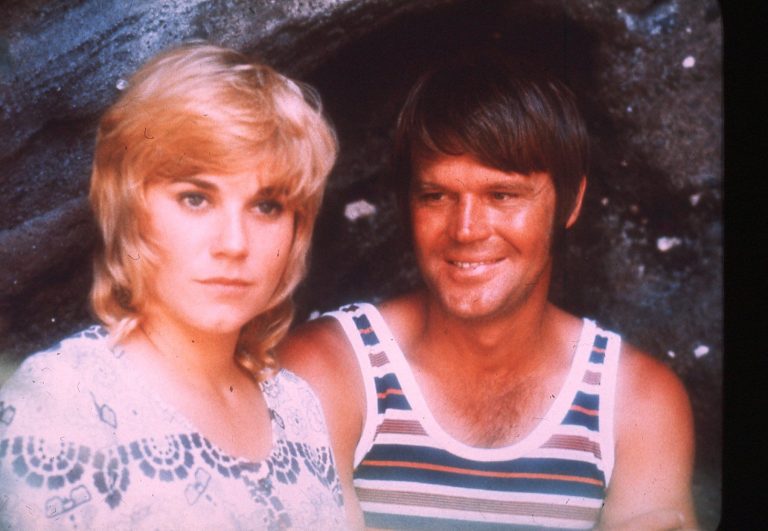 Anne and Glen Campbell in Hawaii for a photoshoot for the Anne Murray/Glen Campbell album